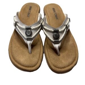 womens sandals thong Size 6 Minnetonka Silverthorne leather upper  Bohemian